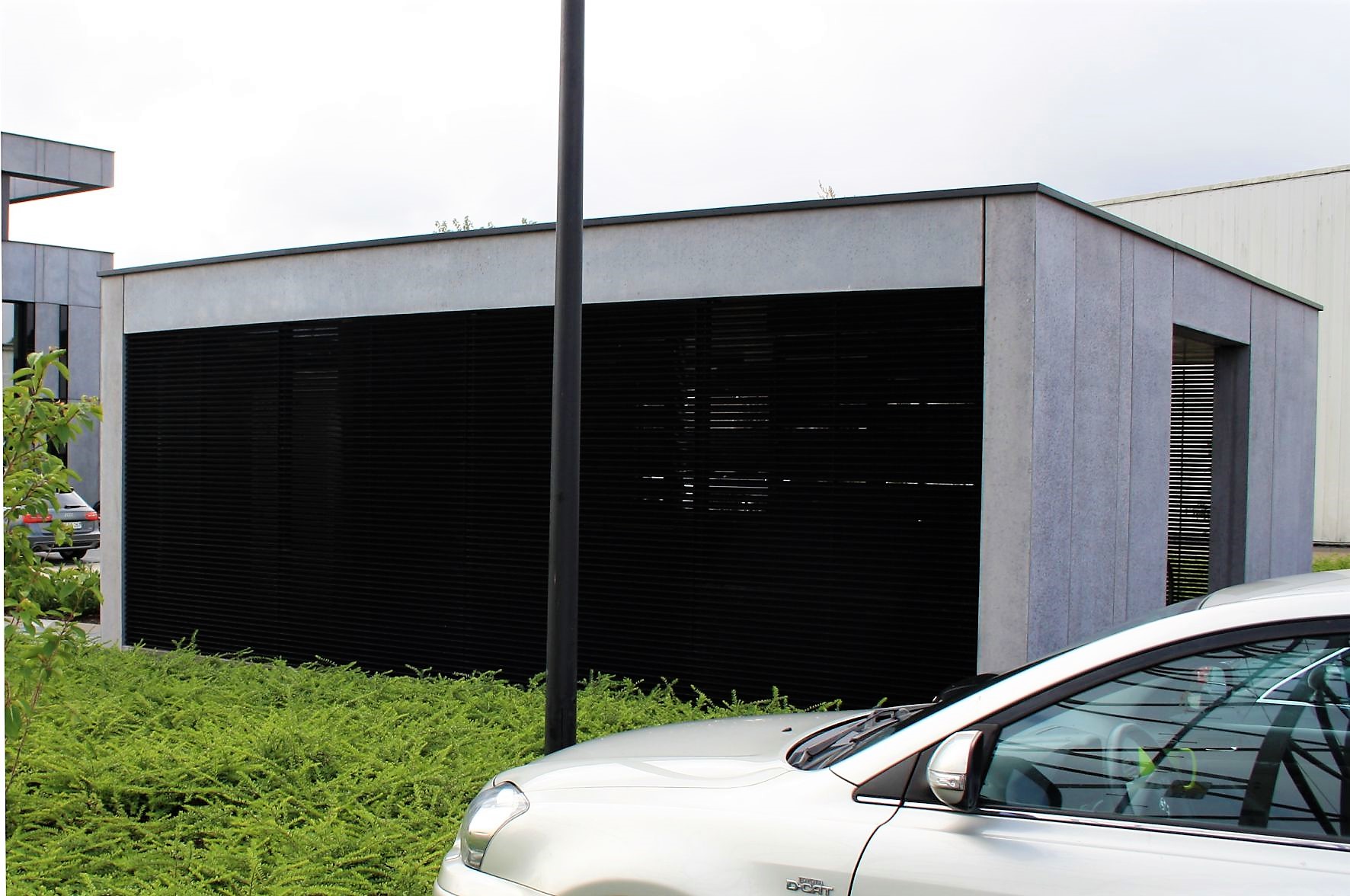 ADO Fassadenverkleidung Lamellenwand aus Aluminium Referenz Osnabrück
