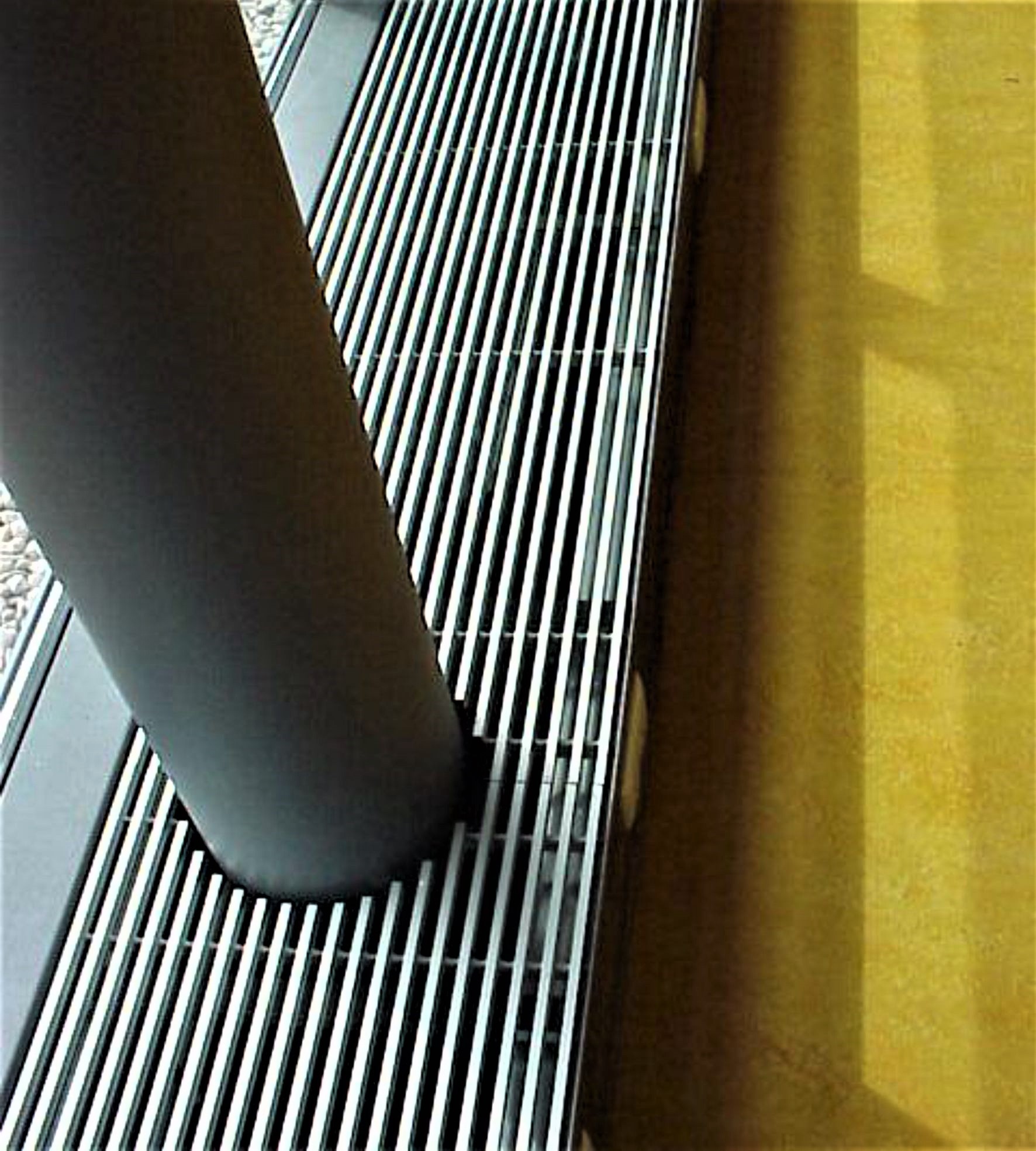 ADO Kammroste Linearroste KR-6-Alu mit Aussparungen Referenz Bürogebäude