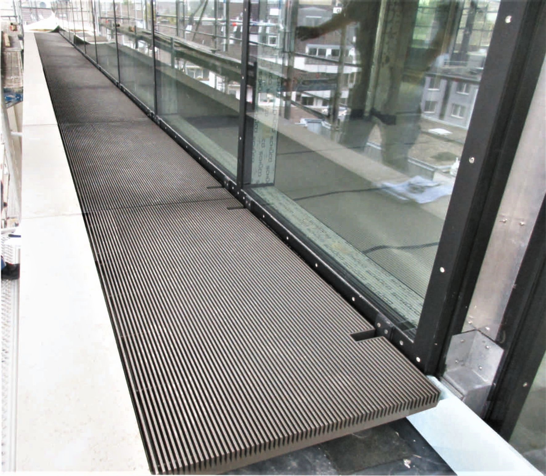 ADO Kammroste Linearroste KR-Alu mit Aussparungen inkl. Unterkonstruktion