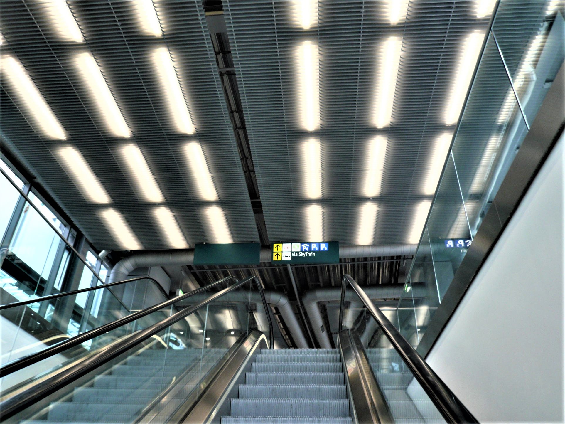 ADO großflächige Lamellendecken aus Aluminium SB-L