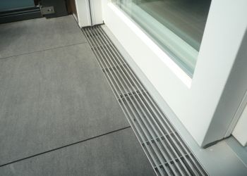 ADO Fassadenrinne mit Kammrost