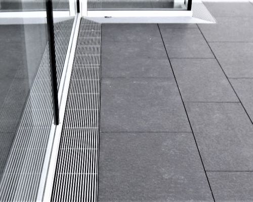 ADO Fassadenrinnen Entwässerungsrinnen FRI-H auf Terrassen