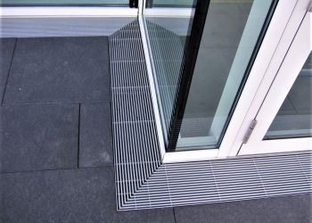 ADO Fassadenentwässerungsrinne mit Kammrost